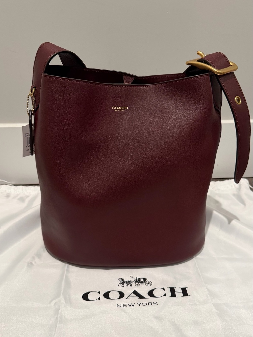 Auth.✅ COACH “Bleeker”Bucket Bag in “Merlot”❤️